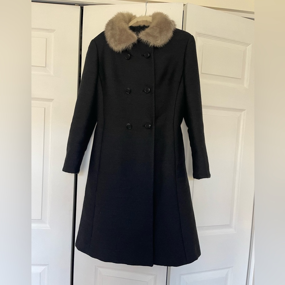Elegant Wool Coat with Mink Fur Collar